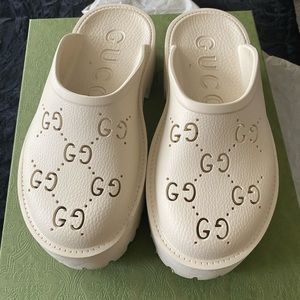 Gucci clogs